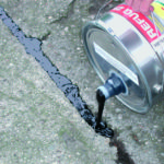 ausgiessen von REFUG 2K Asphaltversiegelung: ausgiessen von REFUG 2K